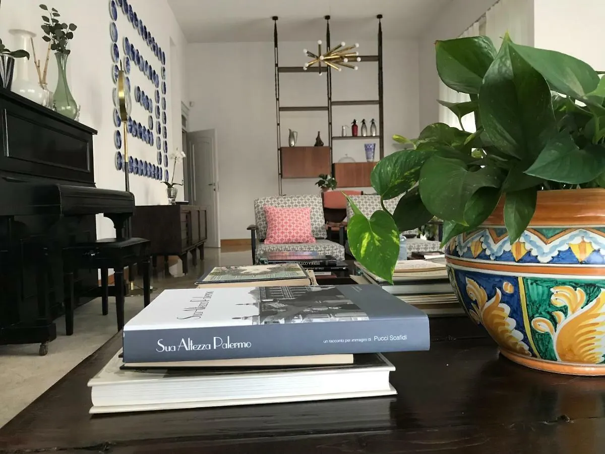 B&B Questa Casa Non E'Un Albergo Palermo Bed & Breakfast